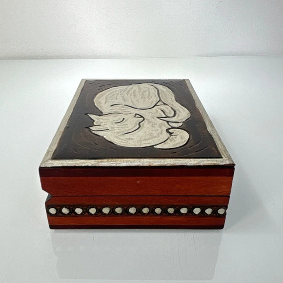 Hand Carved Cat Motif Wooden Trinket Box Made in Poland - Picture 3 of 10
